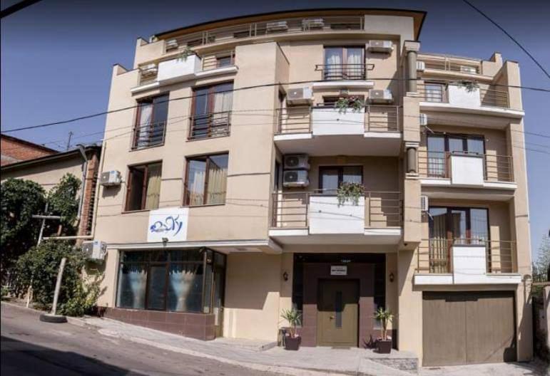 Sky Georgia Otel Tiflis Dış mekan fotoğraf